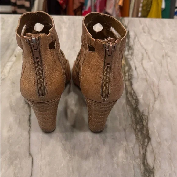 Miz Mooz Size 7 Tan Wedge Sandals - Picture 3 of 4